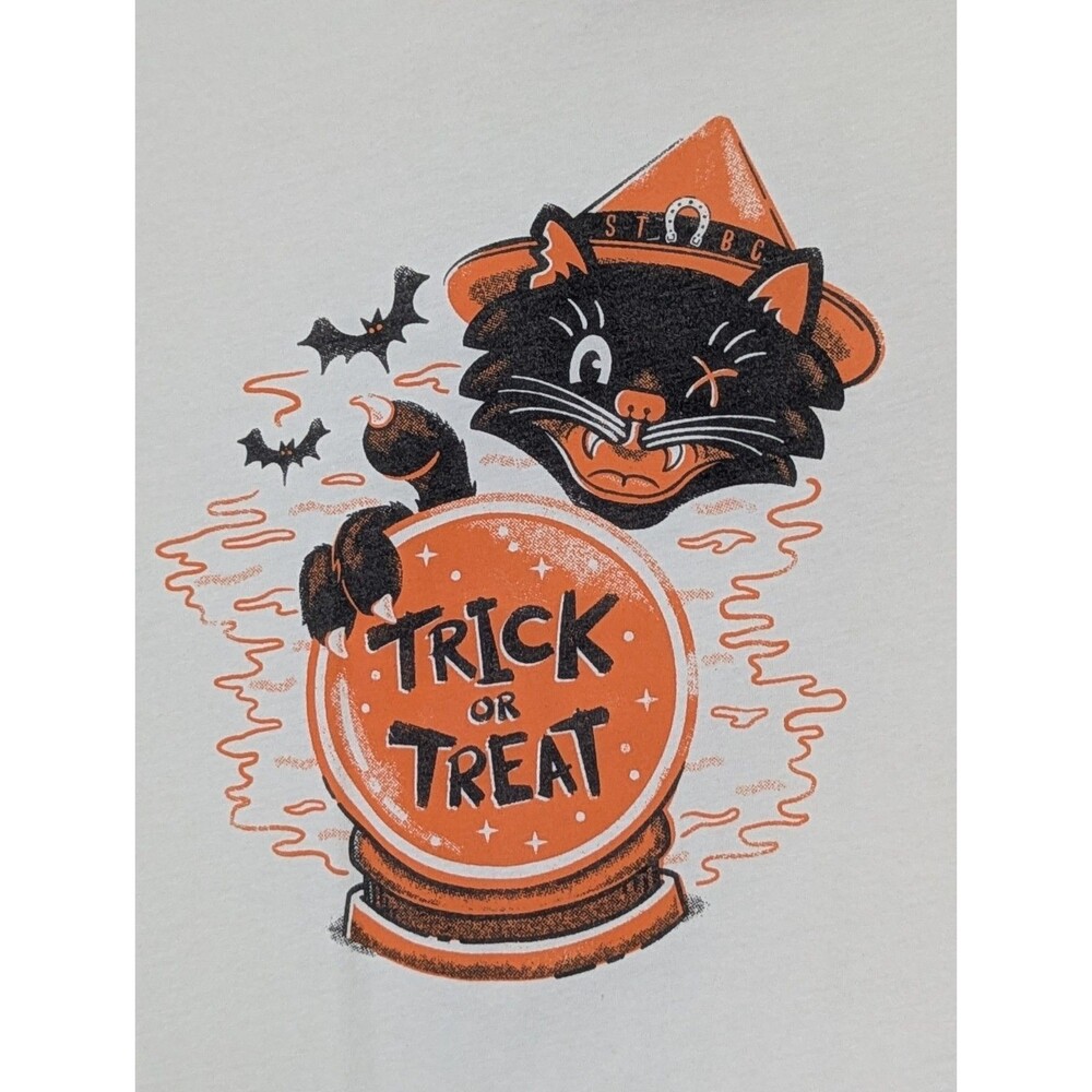 Trick or Treat Halloween Tee Adult XL Cream Retro Graphic Black Cat Witch Bats